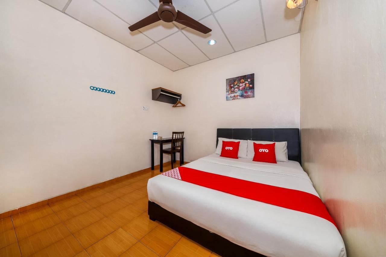 Oyo 89763 Bluewater Hotel Mersing Buitenkant foto