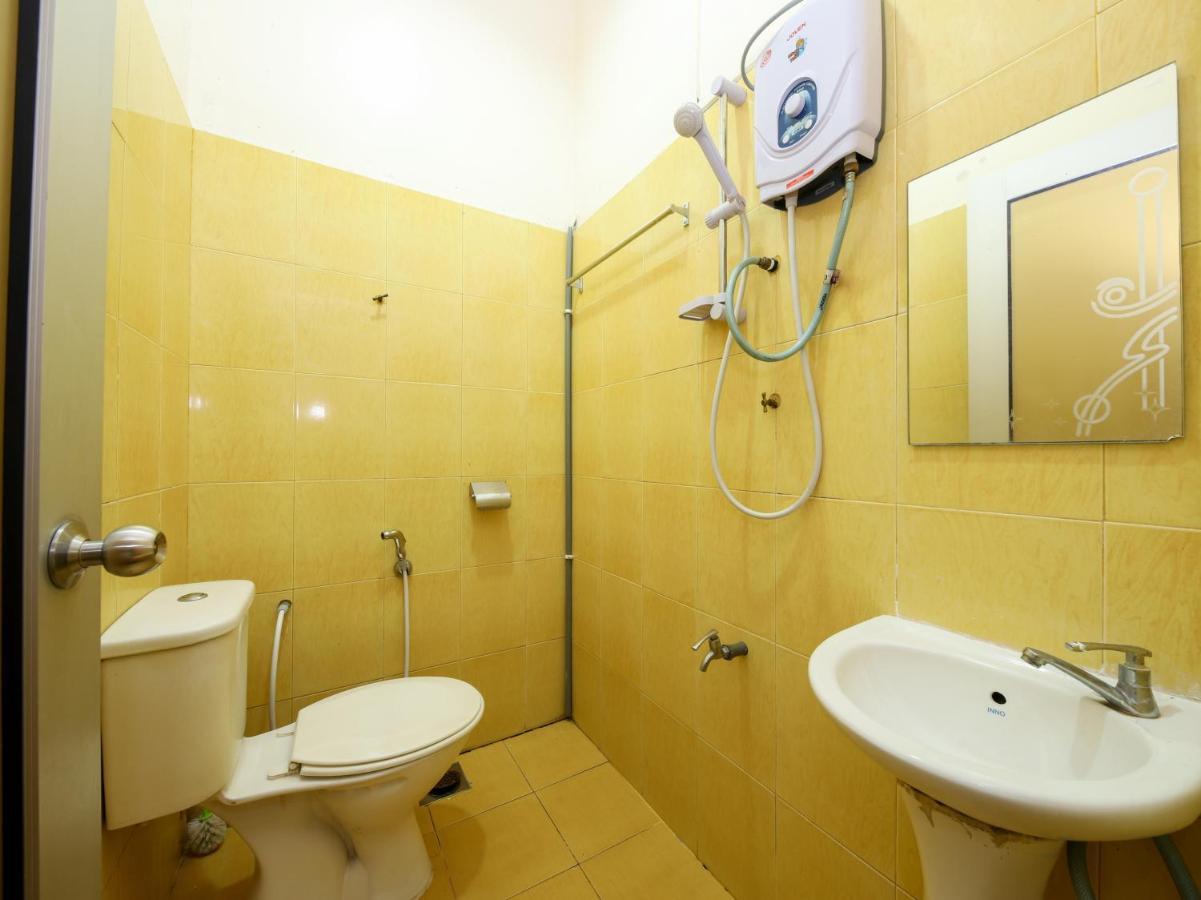 Oyo 89763 Bluewater Hotel Mersing Buitenkant foto